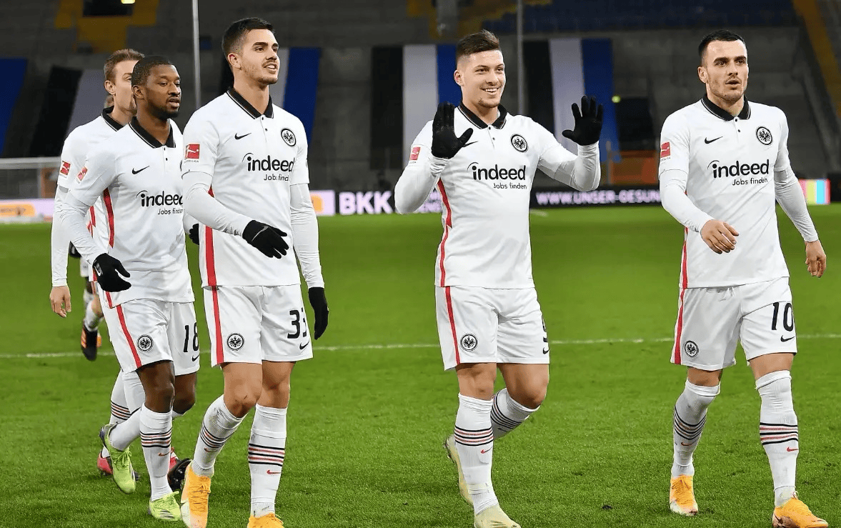 爱游戏在线入口 -皇家社会训练开放日，赛前手感冰凉引欢呼，欧超杯在即，球探报告显示潜力(训练营培训总结心得体会)