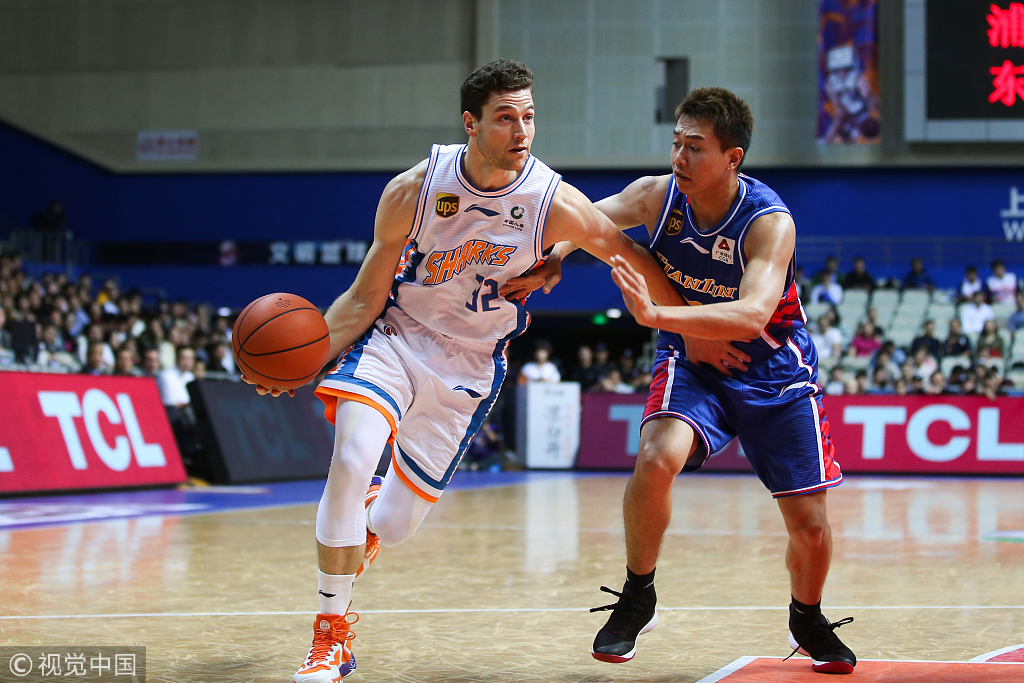 爱游戏网站 -转折点萨克拉门托国王战术微调，CBA季后赛加时末段攻防权衡，悬念犹存，身体对抗强度拉满的简单介绍