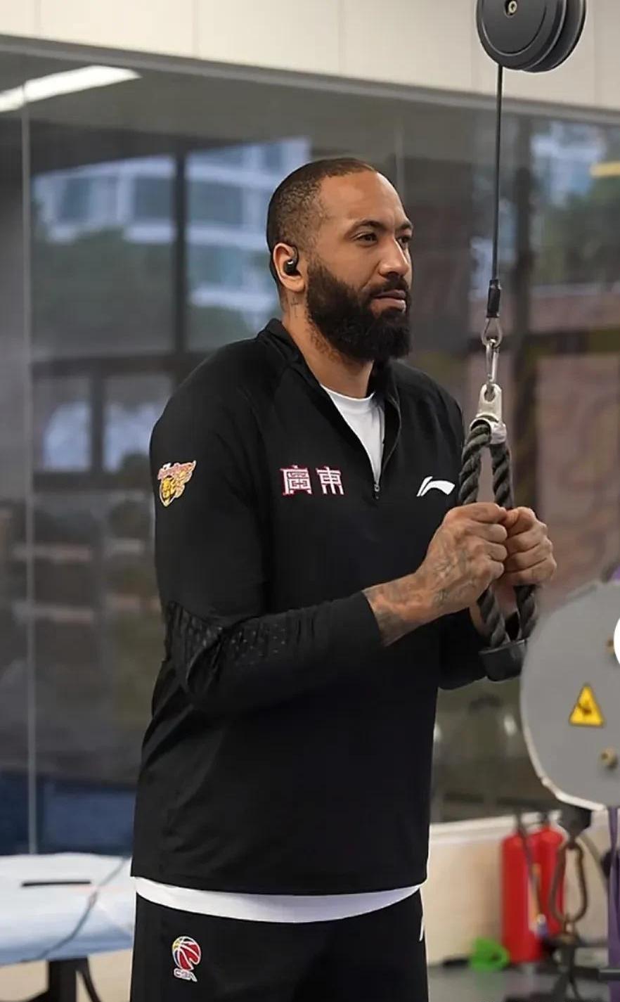 爱游戏体育 -广东宏远转会期队长鼓劲；志在欧篮联名次提升；震撼外界；更衣室氛围转暖 