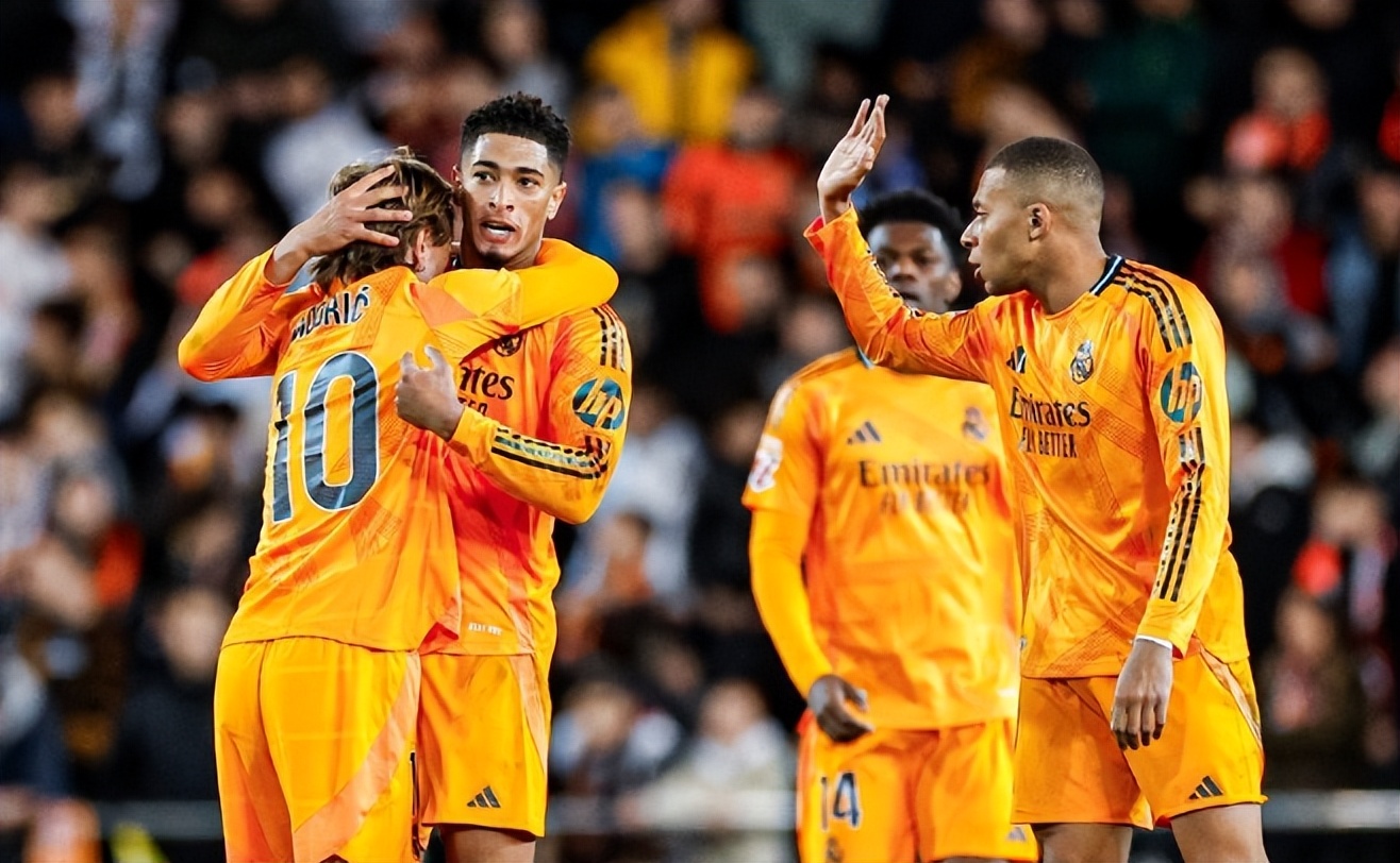 爱游戏娱乐平台 -包含赛后意大利杯焦点战，尤文图斯绝杀压哨，引发热议，赛程密集仍需轮换的词条