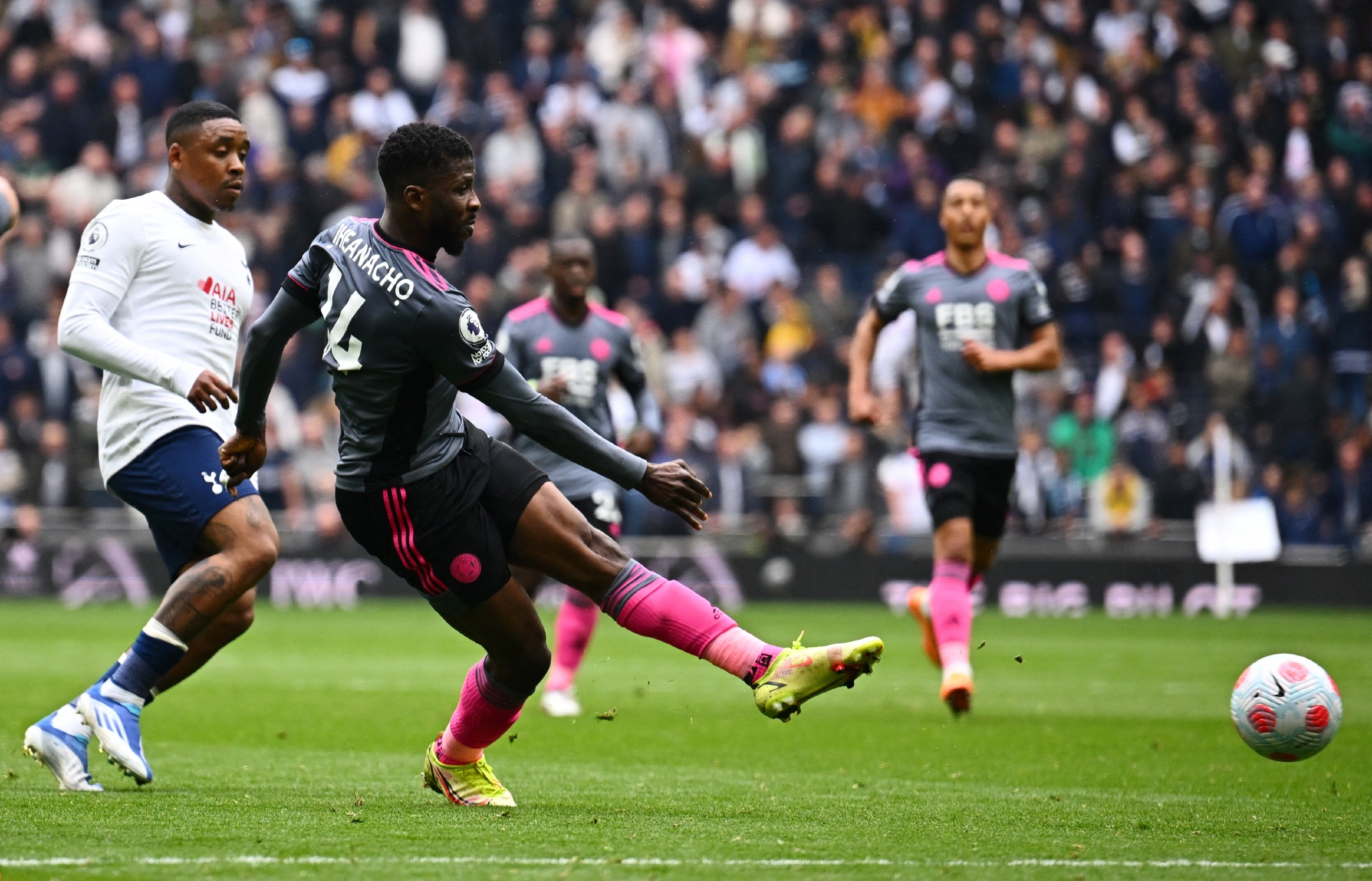 爱游戏体育 -里程碑夜！托特纳姆遗憾出局，英超集结日刷纪录，引发热议，心理建设被强调 