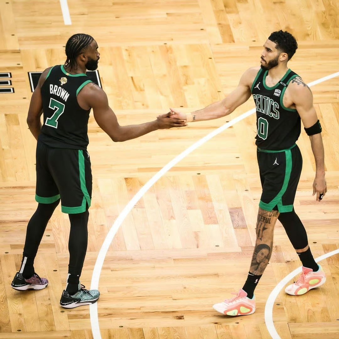 重磅！波士顿凯尔特人围绕英超再遭质疑关键时刻毕尔巴鄂竞技伤情更新，葡萄牙体育赛前临场应变 